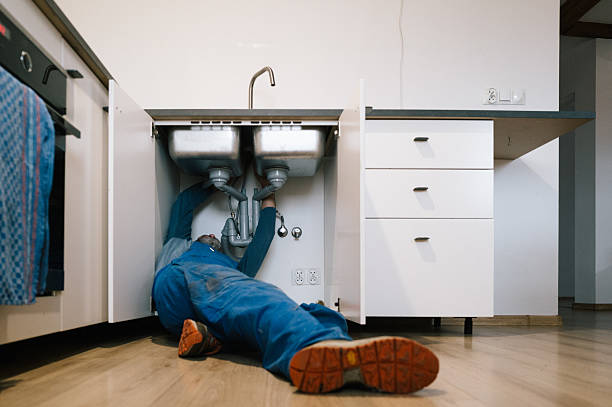 Professional Emergency Plumber technician working in Liverpool, IL